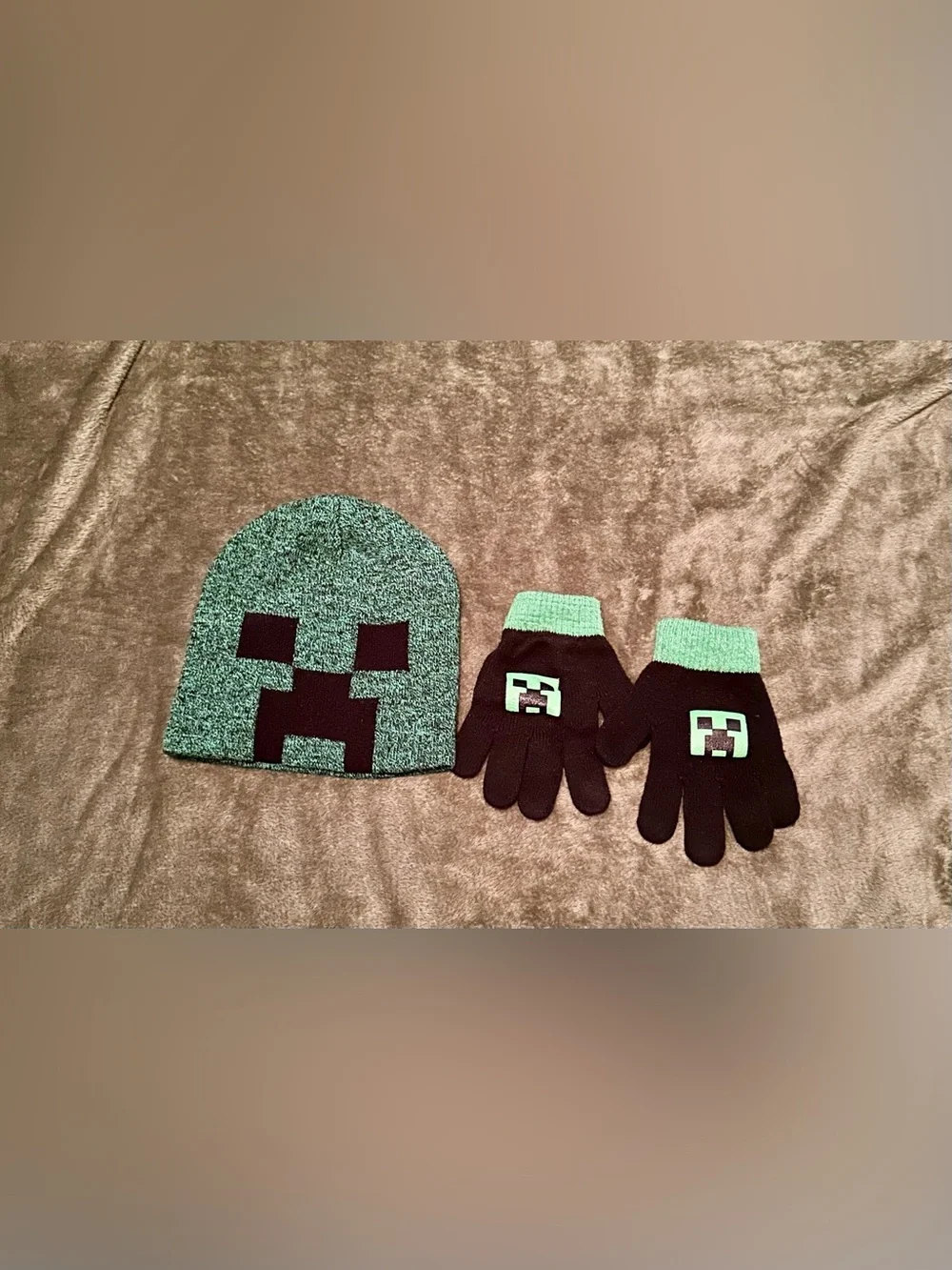 Kids Green Pixel Beanie and Gloves Set